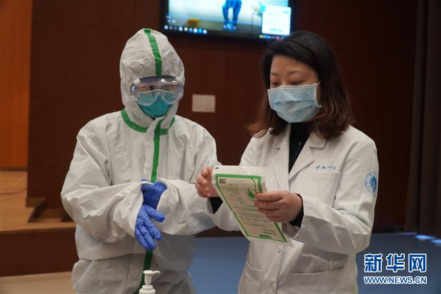 （聚焦疫情防控&middot;圖文互動(dòng)）（4）無(wú)法握手，但始終并肩