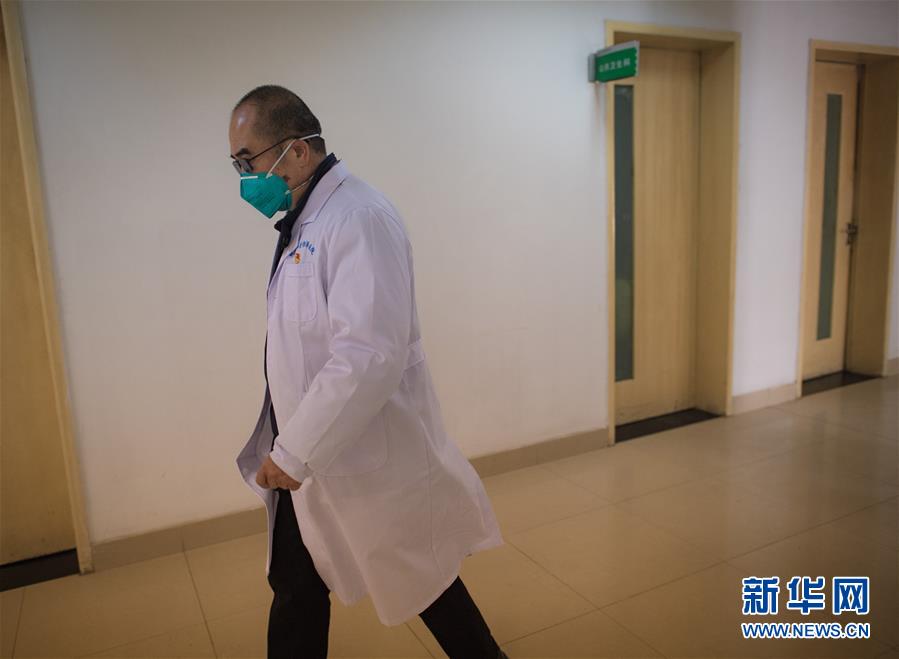 （新華全媒頭條&middot;聚焦疫情防控&middot;圖文互動(dòng)）（8）拼漸凍生命 與疫魔競(jìng)速&mdash;&mdash;記疫情&ldquo;風(fēng)暴眼&rdquo;中武漢金銀潭醫(yī)院院長(zhǎng)張定宇