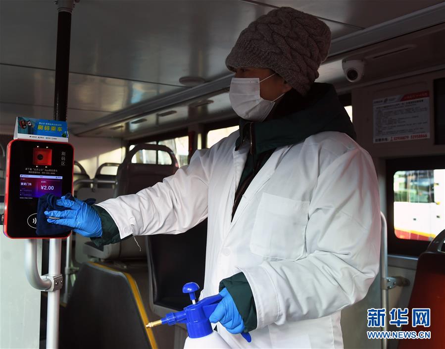 (聚焦疫情防控·圖文互動(dòng))(4)北京節(jié)后首個(gè)工作日:交通秩序井然 市場(chǎng)供應(yīng)穩(wěn)定