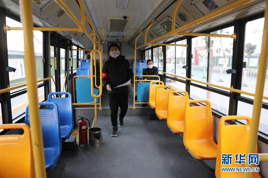 （聚焦疫情防控&middot;圖文互動）（2）疫情下的公交司機：只要有一名乘客，我們也要堅守！