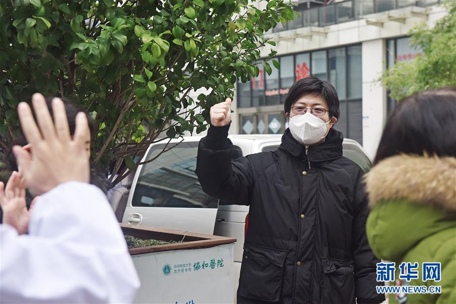 （新華全媒頭條&middot;圖文互動(dòng)）（2）戰(zhàn)紅區(qū)！&mdash;&mdash;發(fā)生在武漢抗疫隔離病房?jī)?nèi)的故事