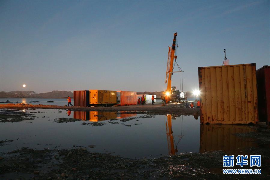 （&ldquo;雪龍&rdquo;探南極&middot;圖文互動(dòng)）（5）&ldquo;雪龍2&rdquo;號(hào)開始南極長(zhǎng)城站首次卸貨
