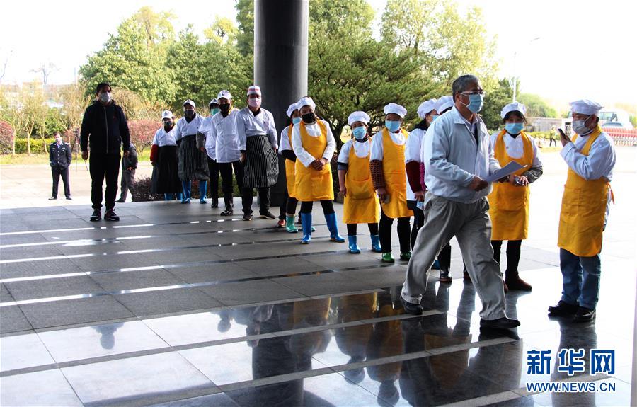 （來自經(jīng)濟(jì)前沿的故事&middot;企業(yè)復(fù)工復(fù)產(chǎn)&middot;圖文互動）（2）看1500多名工人是如何復(fù)工的？&mdash;&mdash;湖南郴州一家企業(yè)復(fù)工目擊記 