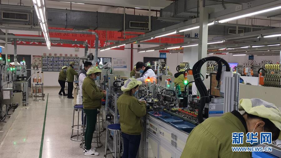 （來自經(jīng)濟(jì)前沿的故事&middot;企業(yè)復(fù)工復(fù)產(chǎn)&middot;圖文互動）（3）看1500多名工人是如何復(fù)工的？&mdash;&mdash;湖南郴州一家企業(yè)復(fù)工目擊記 