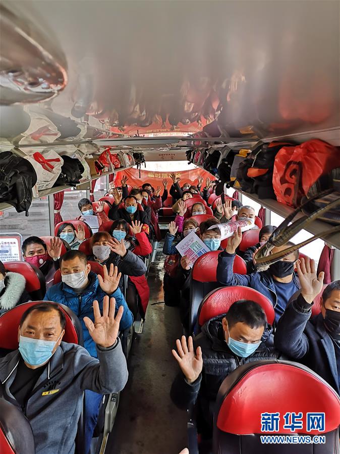 （做好六穩(wěn)工作 應(yīng)對復(fù)雜局面&middot;圖文互動）（1）四川：&ldquo;點對點、一站式&rdquo;送農(nóng)民工安全返崗