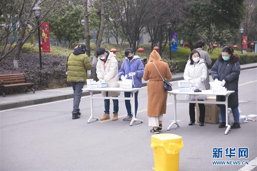 （來自經(jīng)濟(jì)前沿的故事&middot;企業(yè)復(fù)工復(fù)產(chǎn)&middot;圖文互動(dòng)）（2）&ldquo;開門紅包&rdquo;變&ldquo;消毒迎門&rdquo;&mdash;&mdash;長沙高新區(qū)一家企業(yè)復(fù)工的&ldquo;拼勁&rdquo;