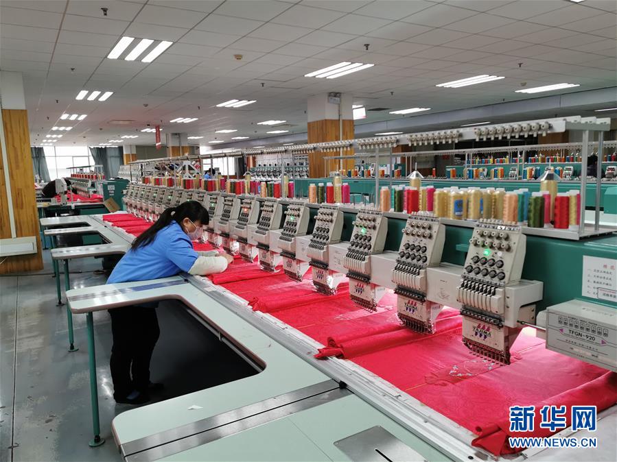 （來自經(jīng)濟(jì)前沿的故事&middot;企業(yè)復(fù)工復(fù)產(chǎn)&middot;圖文互動(dòng)）（6）&ldquo;開門紅包&rdquo;變&ldquo;消毒迎門&rdquo;&mdash;&mdash;長沙高新區(qū)一家企業(yè)復(fù)工的&ldquo;拼勁&rdquo;