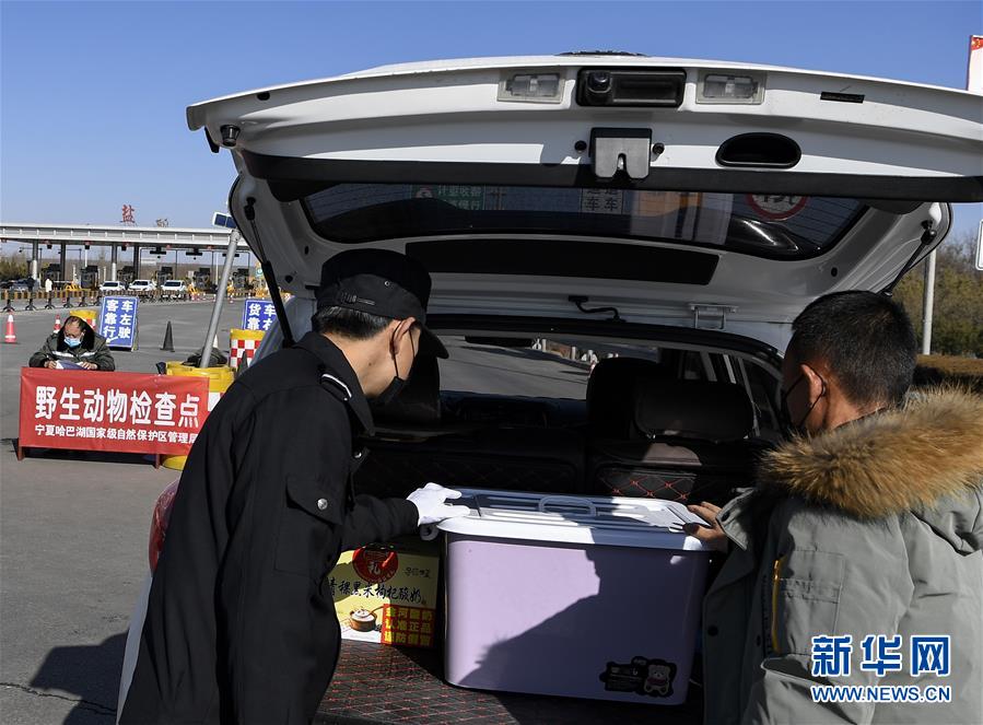 (新華全媒頭條·圖文互動(dòng))(9)以法治為綱 聚保障之力——在法治軌道上推進(jìn)疫情防控紀(jì)實(shí)