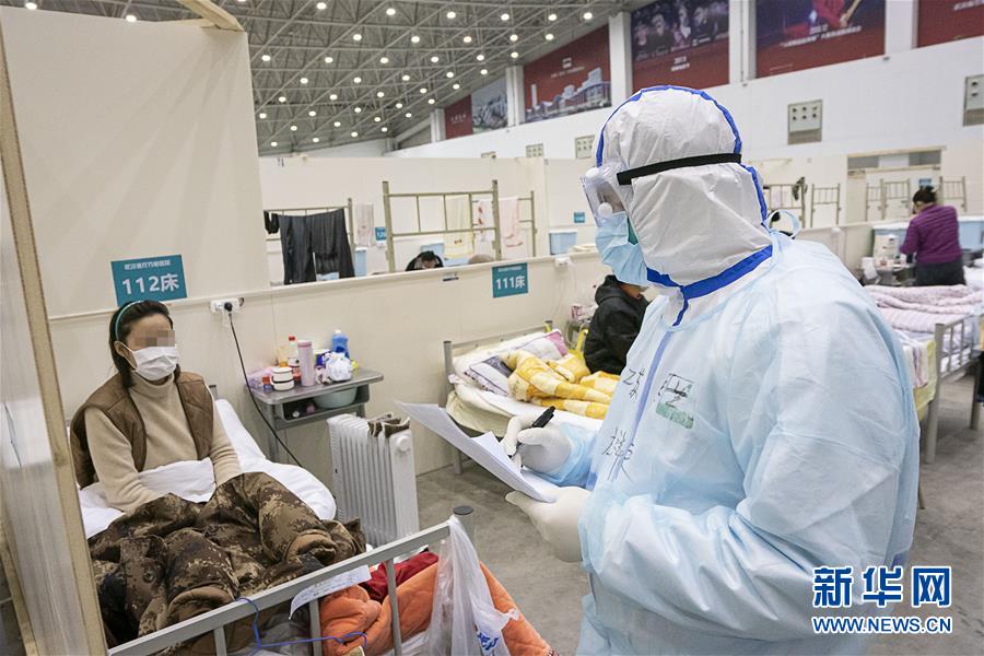 （新華全媒頭條&middot;圖文互動(dòng)）（4）火線(xiàn)上的中流砥柱&mdash;&mdash;獻(xiàn)給奮戰(zhàn)在抗疫一線(xiàn)的醫(yī)務(wù)工作者