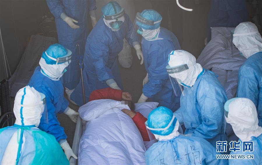 （新華全媒頭條&middot;圖文互動(dòng)）（8）火線(xiàn)上的中流砥柱&mdash;&mdash;獻(xiàn)給奮戰(zhàn)在抗疫一線(xiàn)的醫(yī)務(wù)工作者