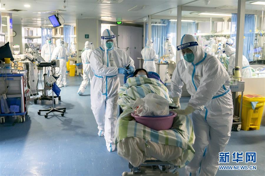 （新華全媒頭條&middot;圖文互動(dòng)）（16）火線(xiàn)上的中流砥柱&mdash;&mdash;獻(xiàn)給奮戰(zhàn)在抗疫一線(xiàn)的醫(yī)務(wù)工作者