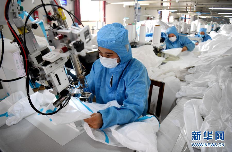 （聚焦疫情防控&middot;圖文互動）（1）我們能多產(chǎn)一件，前方就少一份風(fēng)險&mdash;&mdash;醫(yī)用防護(hù)服&ldquo;河北制造&rdquo;緊急&ldquo;起飛&rdquo;記