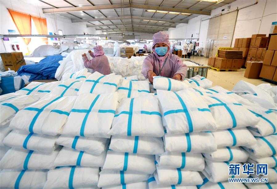 （聚焦疫情防控&middot;圖文互動）（5）我們能多產(chǎn)一件，前方就少一份風(fēng)險&mdash;&mdash;醫(yī)用防護(hù)服&ldquo;河北制造&rdquo;緊急&ldquo;起飛&rdquo;記