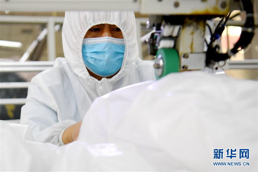 （聚焦疫情防控&middot;圖文互動）（7）我們能多產(chǎn)一件，前方就少一份風(fēng)險&mdash;&mdash;醫(yī)用防護(hù)服&ldquo;河北制造&rdquo;緊急&ldquo;起飛&rdquo;記