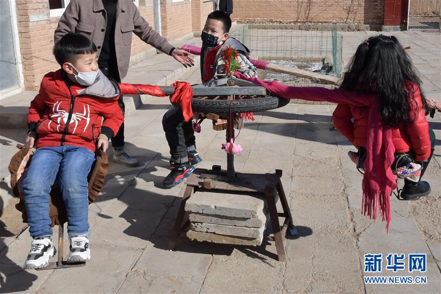 （圖文互動(dòng)）&ldquo;宅&rdquo;出新境界！內(nèi)蒙古一農(nóng)民在家里造出游樂(lè)場(chǎng)