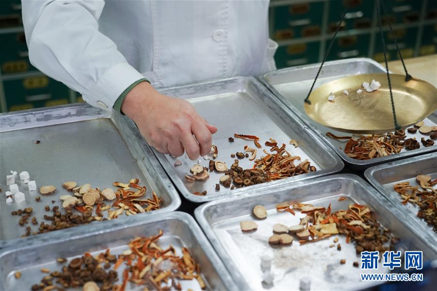 （聚焦疫情防控&middot;圖文互動）（5）參與救治新冠肺炎確診病例超八成&mdash;&mdash;中醫(yī)藥在抗擊疫情中貢獻(xiàn)力量