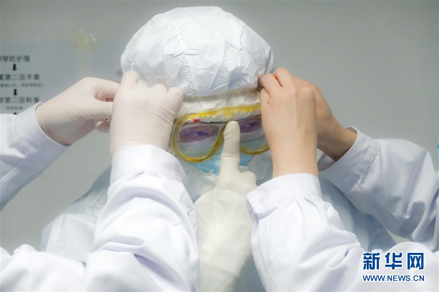 （新華全媒頭條&middot;圖文互動）（3）&ldquo;與國家同舟，與人民共濟(jì)&rdquo;&mdash;&mdash;新冠肺炎重癥救治同濟(jì)醫(yī)院戰(zhàn)&ldquo;疫&rdquo;直擊