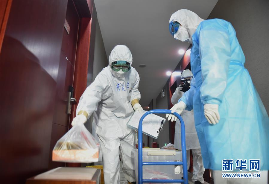 （聚焦疫情防控&middot;圖文互動）（3）&ldquo;感恩每一位&lsquo;不曾謀面&rsquo;的醫(yī)護(hù)人員&rdquo;&mdash;&mdash;探訪返京人員醫(yī)學(xué)集中隔離觀察點(diǎn)