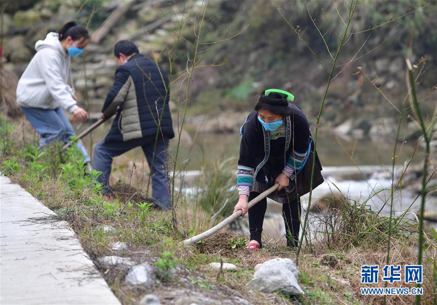 （社會(huì)）（1）苗山脫貧影像志&mdash;&mdash;春天里，她們種下新希望