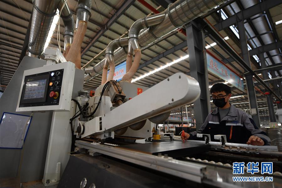 （圖文互動(dòng)）（7）展會(huì)變直播 員工變網(wǎng)紅&mdash;&mdash;千億元家具產(chǎn)業(yè)別樣復(fù)工復(fù)產(chǎn)路