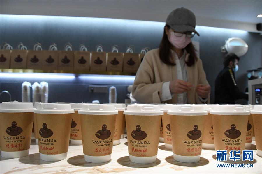 （新華全媒頭條&middot;圖文互動）（3）守望相助，堅忍不拔&mdash;&mdash;致敬武漢戰(zhàn)&ldquo;疫&rdquo;中千千萬萬個平凡英雄