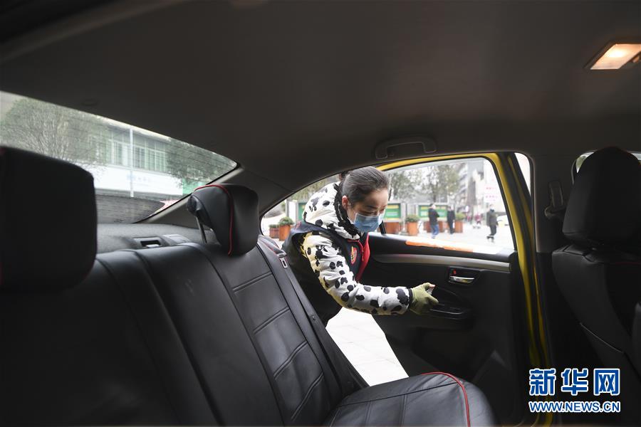 （聚焦疫情防控&middot;圖文互動(dòng)）（3）&ldquo;讓醫(yī)務(wù)人員無(wú)后顧之憂！&rdquo;&mdash;&mdash;重慶志愿者&ldquo;守護(hù)&rdquo;千余名一線醫(yī)護(hù)人員家屬見(jiàn)聞