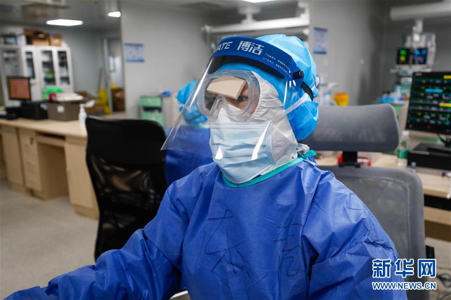 （一線抗疫群英譜&middot;圖文互動(dòng)）（2）嫻靜少言 不慕榮利&mdash;&mdash;記火神山醫(yī)院重癥醫(yī)學(xué)一科護(hù)士長陳靜