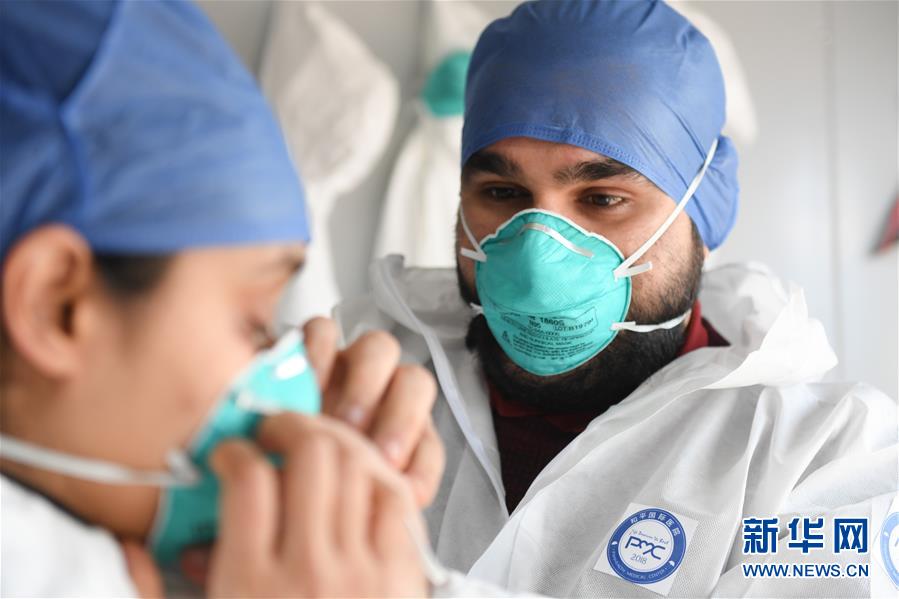 （新華全媒頭條&middot;圖文互動(dòng)）（16）聽(tīng)，人類命運(yùn)共同體的大合唱&mdash;&mdash;中國(guó)同國(guó)際社會(huì)攜手抗擊新冠肺炎疫情述評(píng)