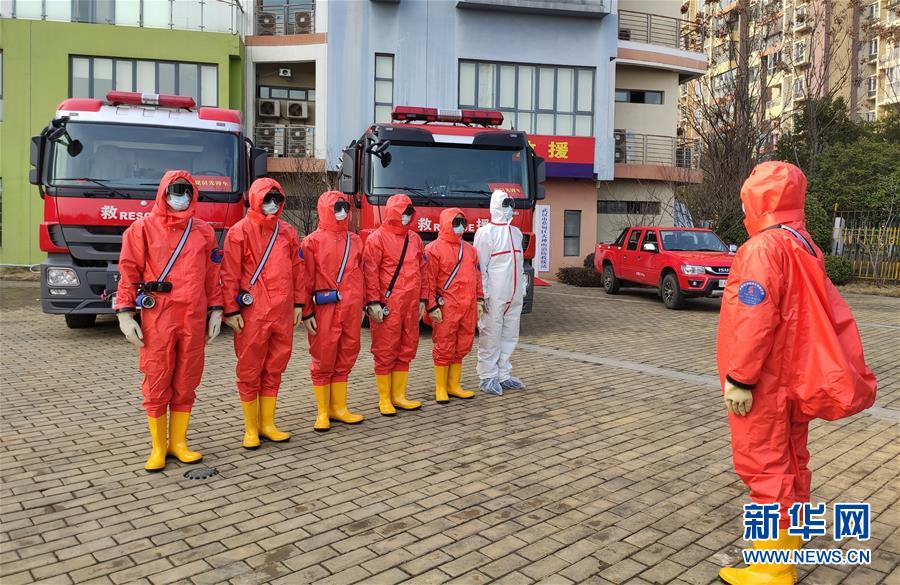 （新華全媒頭條&middot;圖文互動）（1）&ldquo;疫&rdquo;線閃耀&ldquo;火焰藍&rdquo;&mdash;&mdash;記奮戰(zhàn)湖北抗疫一線的消防救援隊伍