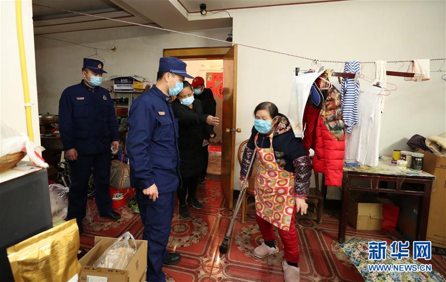 （新華全媒頭條）（11）&ldquo;疫&rdquo;線閃耀&ldquo;火焰藍&rdquo;&mdash;&mdash;記奮戰(zhàn)湖北抗疫一線的消防救援隊伍