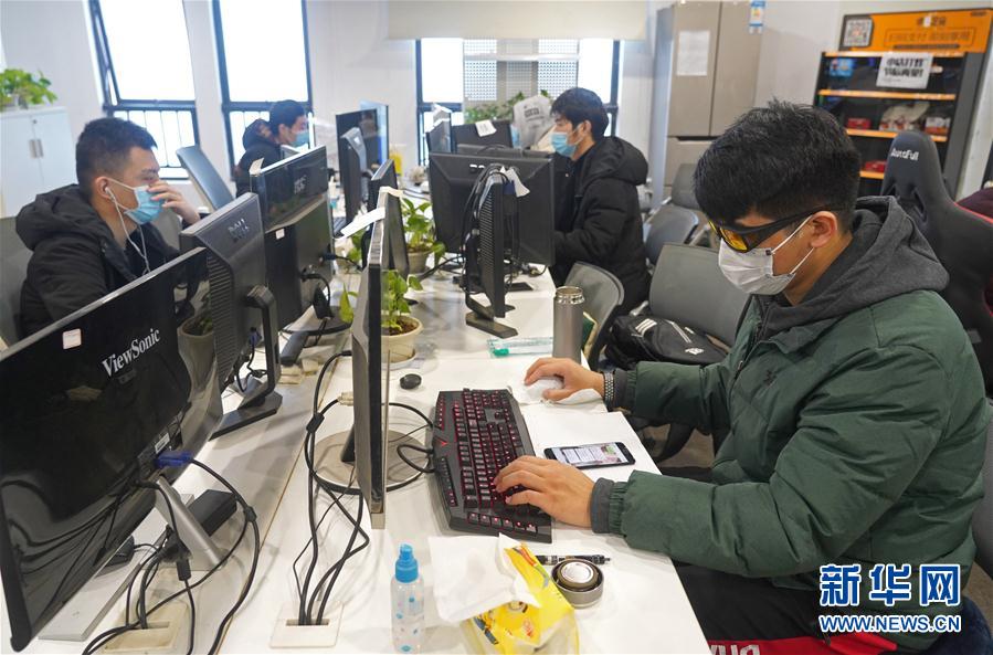 （抓好經(jīng)濟發(fā)展 應(yīng)對復(fù)雜局面&middot;圖文互動）（3）激活&ldquo;神經(jīng)末梢&rdquo; 暢通&ldquo;毛細(xì)血管&rdquo;&mdash;&mdash;江西為中小微企業(yè)復(fù)工復(fù)產(chǎn)&ldquo;破障清路&rdquo; 