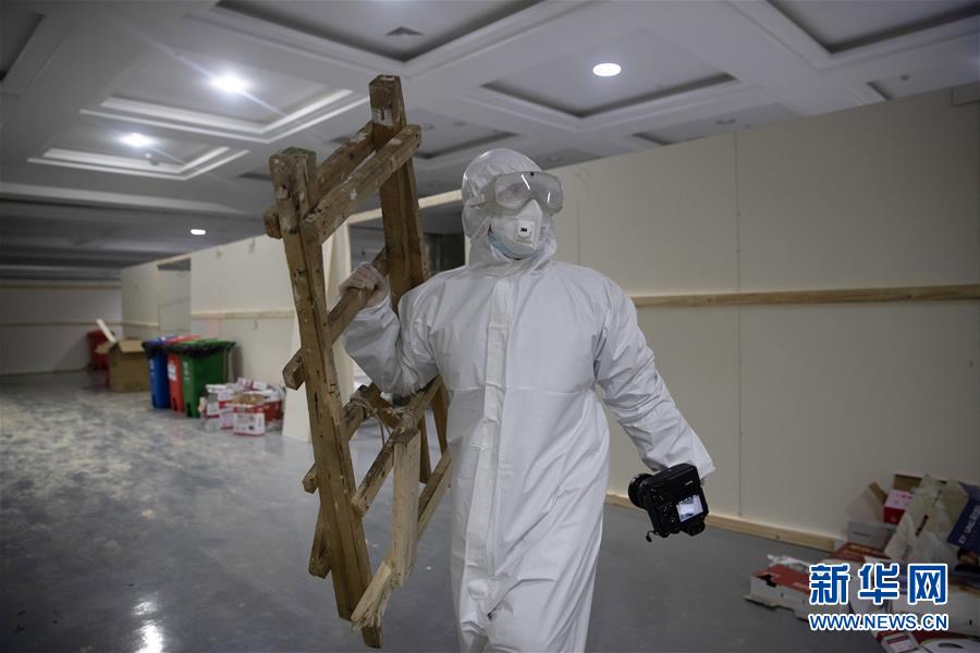 （一線(xiàn)抗疫群英譜&middot;特稿&middot;圖文互動(dòng)）（5）不畏艱險(xiǎn)，深入一線(xiàn)&mdash;&mdash;&ldquo;武漢保衛(wèi)戰(zhàn)&rdquo;一線(xiàn)新聞工作者素描