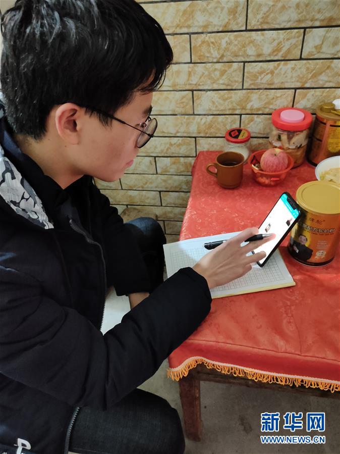 （新華網(wǎng)&middot;圖文互動）（1）為&ldquo;逆行者&rdquo;后方護航，這些大學(xué)生的假期不一般