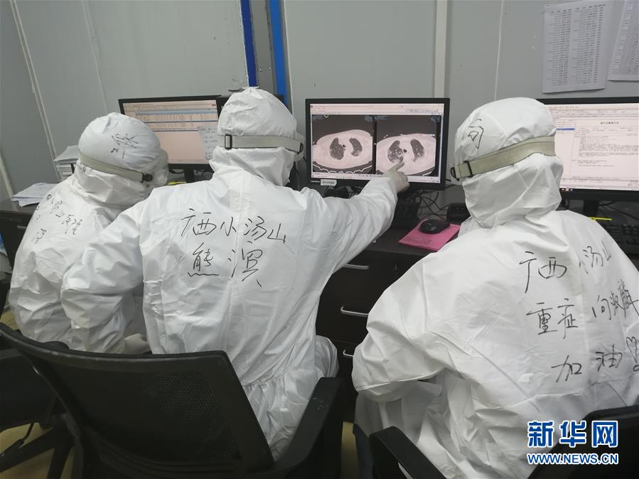 (一線抗疫群英譜·圖文互動)(1)重癥醫(yī)生熊濱:守住生命的最后關(guān)口