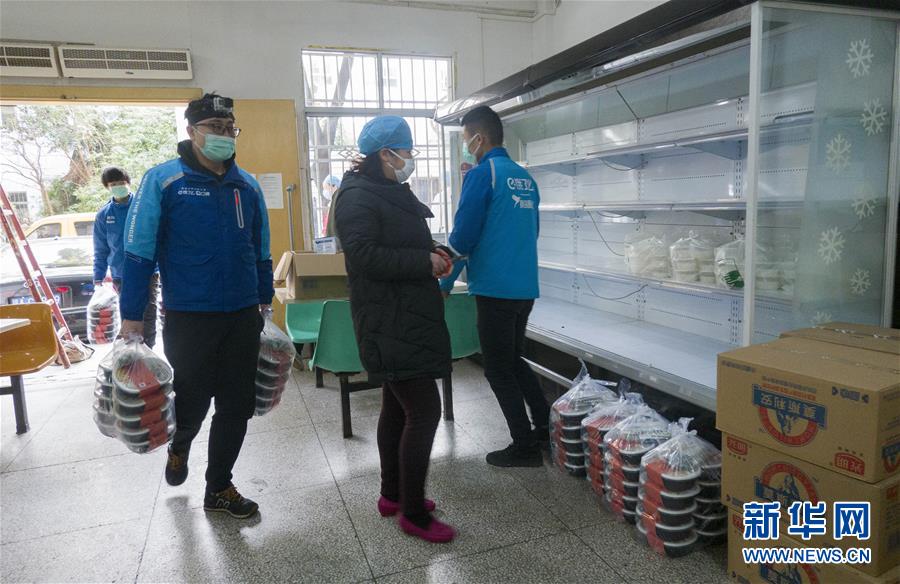 (新華全媒頭條·圖文互動)(12)守護(hù)天使 同心戰(zhàn)“疫”——各地多措并舉關(guān)愛一線醫(yī)務(wù)人員掃描