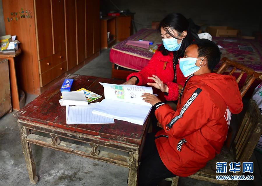 （決戰(zhàn)決勝脫貧攻堅&middot;圖文互動）（3）特寫：疫情下的一堂特殊送教上門課