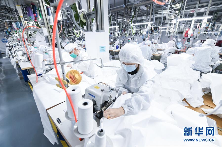 （新華全媒頭條&middot;在習(xí)近平新時代中國特色社會主義思想指引下&mdash;&mdash;新時代新作為新篇章&middot;圖文互動）（12）同心戰(zhàn)&ldquo;疫&rdquo;彰顯人民至上&mdash;&mdash;各地各部門貫徹落實習(xí)近平總書記重要指示精神統(tǒng)籌推進疫情防控和經(jīng)濟社會發(fā)展 