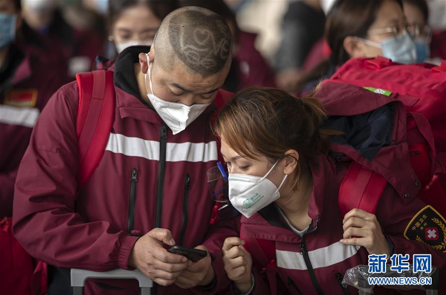 （新華全媒頭條&middot;圖文互動(dòng)）（9）最美逆行者，武漢永遠(yuǎn)記得你！&mdash;&mdash;首批援鄂醫(yī)療隊(duì)返程紀(jì)實(shí)