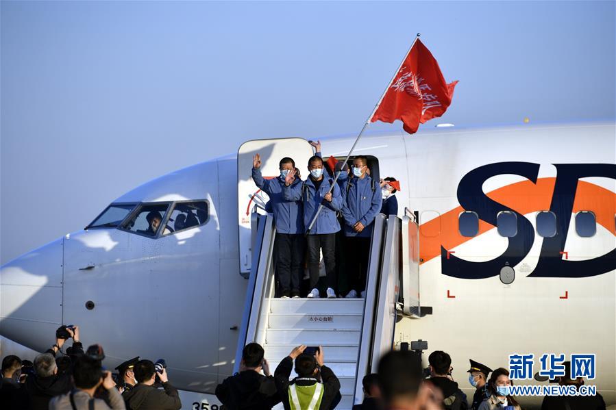 （新華全媒頭條&middot;圖文互動(dòng)）（16）最美逆行者，武漢永遠(yuǎn)記得你！&mdash;&mdash;首批援鄂醫(yī)療隊(duì)返程紀(jì)實(shí)