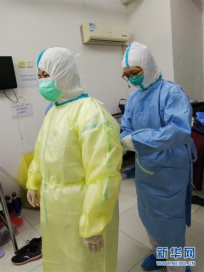 （一線抗疫群英譜&middot;圖文互動）（1）在武漢，我為白衣戰(zhàn)士&ldquo;鑄起鎧甲&rdquo;&mdash;&mdash;記天津市腫瘤醫(yī)院醫(yī)師路佳