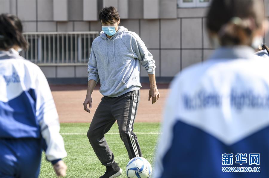 （圖文互動）（1）&ldquo;早&rdquo;安同學(xué)，&ldquo;早&rdquo;安老師！&mdash;&mdash;新疆初高中畢業(yè)班復(fù)課一周回訪見聞