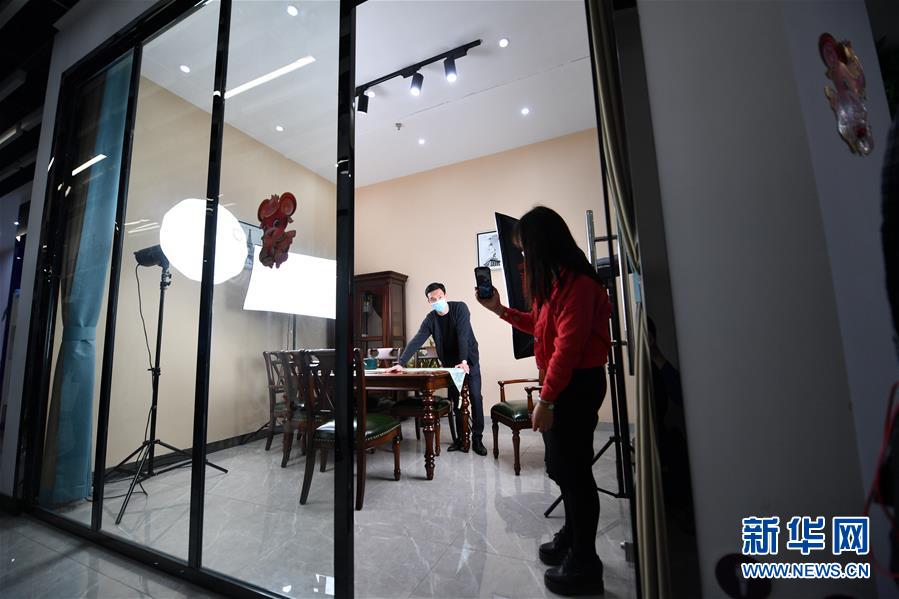 （聚焦復(fù)工復(fù)產(chǎn)&middot;圖文互動(dòng)）（7）記者手記：戰(zhàn)&ldquo;疫&rdquo;中增長(zhǎng)，這些企業(yè)做對(duì)了什么？