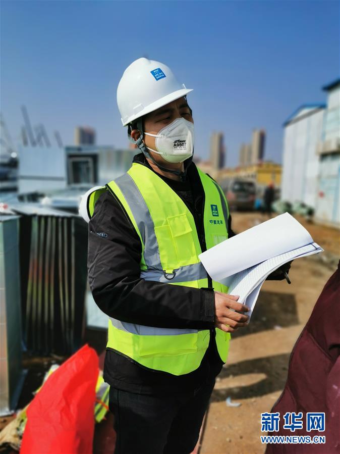 （一線抗疫群英譜&middot;圖文互動(dòng)）（1）羅文浩：&ldquo;女兒，你的名字里有溫暖，有榮光！&rdquo;