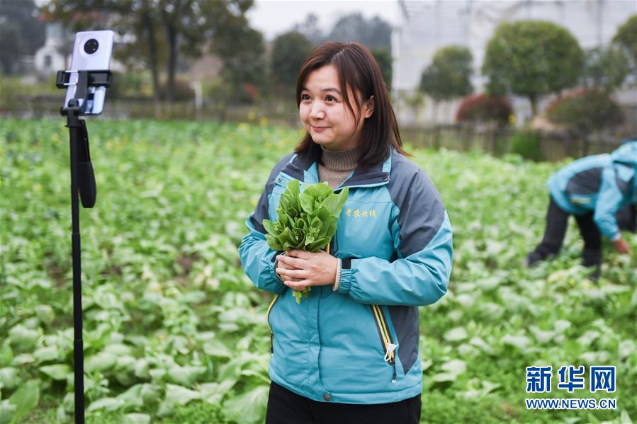 （中國經(jīng)濟(jì)新觀察&middot;圖文互動）（1）&ldquo;云端&rdquo;上演新場景&mdash;&mdash;新型消費(fèi)激活發(fā)展新動能
