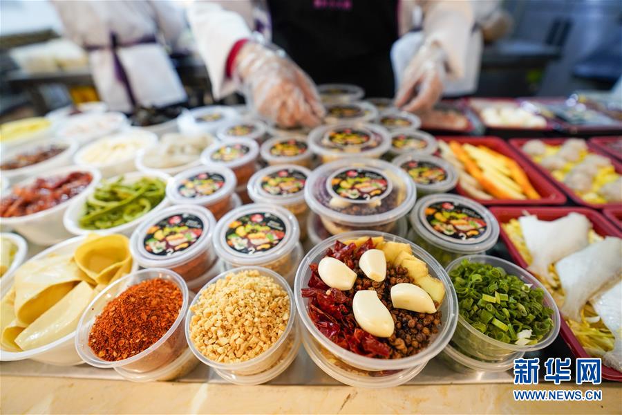 （中國經(jīng)濟(jì)新觀察&middot;圖文互動）（5）&ldquo;云端&rdquo;上演新場景&mdash;&mdash;新型消費(fèi)激活發(fā)展新動能