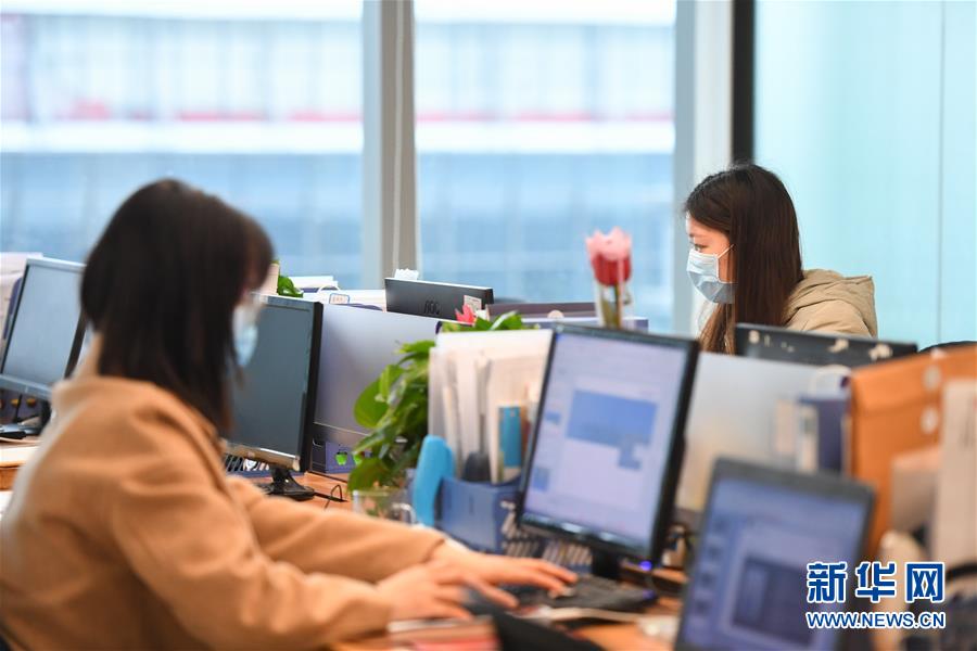 （在習(xí)近平新時代中國特色社會主義思想指引下&mdash;&mdash;新時代新作為新篇章&middot;習(xí)近平總書記關(guān)切事&middot;圖文互動）（6）穩(wěn)住千家萬戶的&ldquo;飯碗&rdquo;&mdash;&mdash;各地積極穩(wěn)就業(yè)化解疫情影響