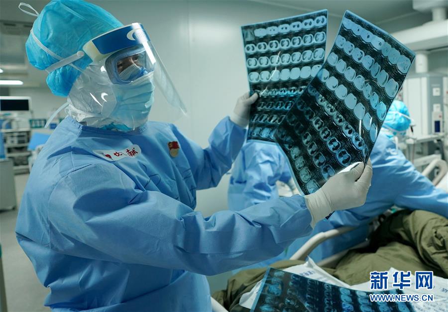 （新華全媒頭條&middot;圖文互動）（6）和時間拼速度 與死神搶生命&mdash;&mdash;火神山醫(yī)院重癥醫(yī)學(xué)一科里的&ldquo;生死戰(zhàn)&rdquo; 