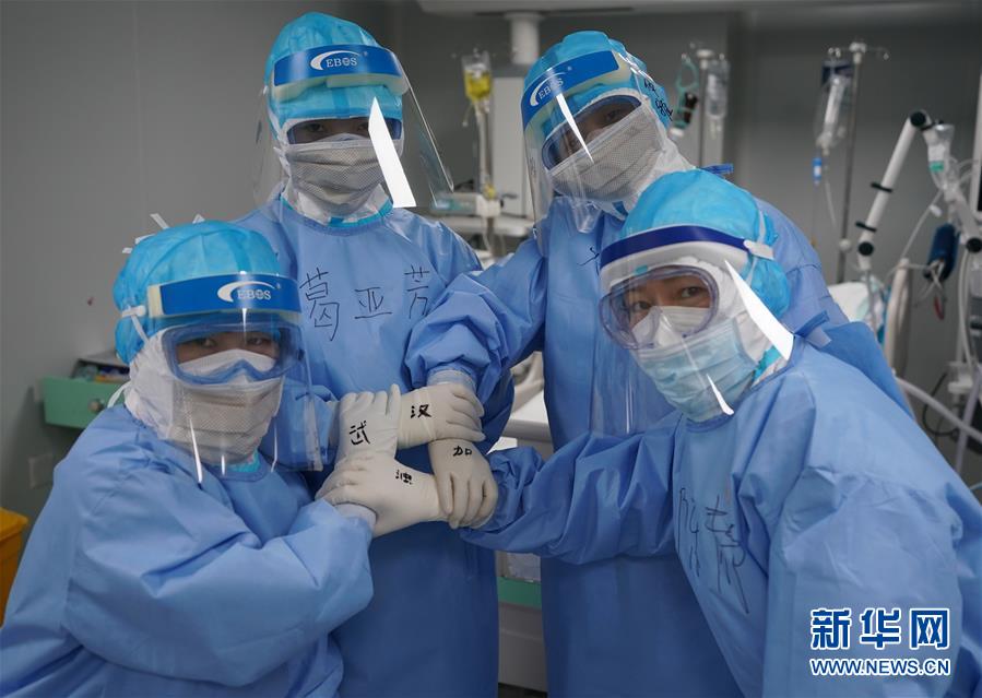 （新華全媒頭條&middot;圖文互動）（13）和時間拼速度 與死神搶生命&mdash;&mdash;火神山醫(yī)院重癥醫(yī)學(xué)一科里的&ldquo;生死戰(zhàn)&rdquo; 