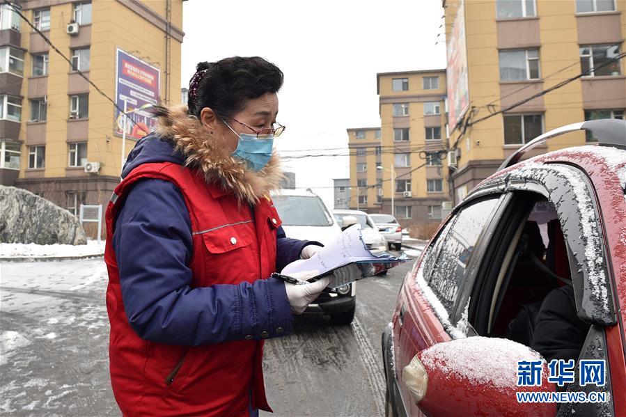 （習(xí)近平致敬的戰(zhàn)&ldquo;疫&rdquo;英雄&middot;社區(qū)工作者篇&middot;圖文互動(dòng)）（1）他們，堅(jiān)守一線戰(zhàn)風(fēng)雨