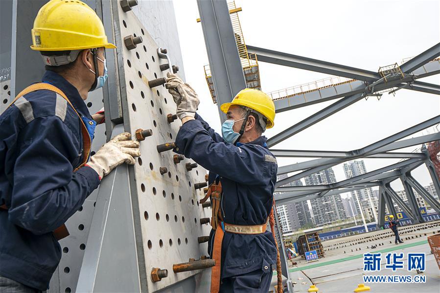 （新華全媒頭條&middot;圖文互動）（7）在艱難中重啟 在陣痛中復(fù)蘇&mdash;&mdash;湖北推動安全有序復(fù)工復(fù)產(chǎn)掃描